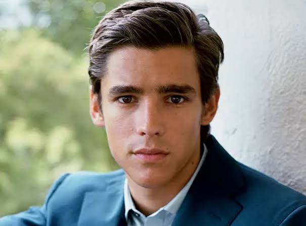 Brenton Thwaites Biography: Movies, Age, Wife, Net Worth, Height, Girlfriend, Relationship, Instagram