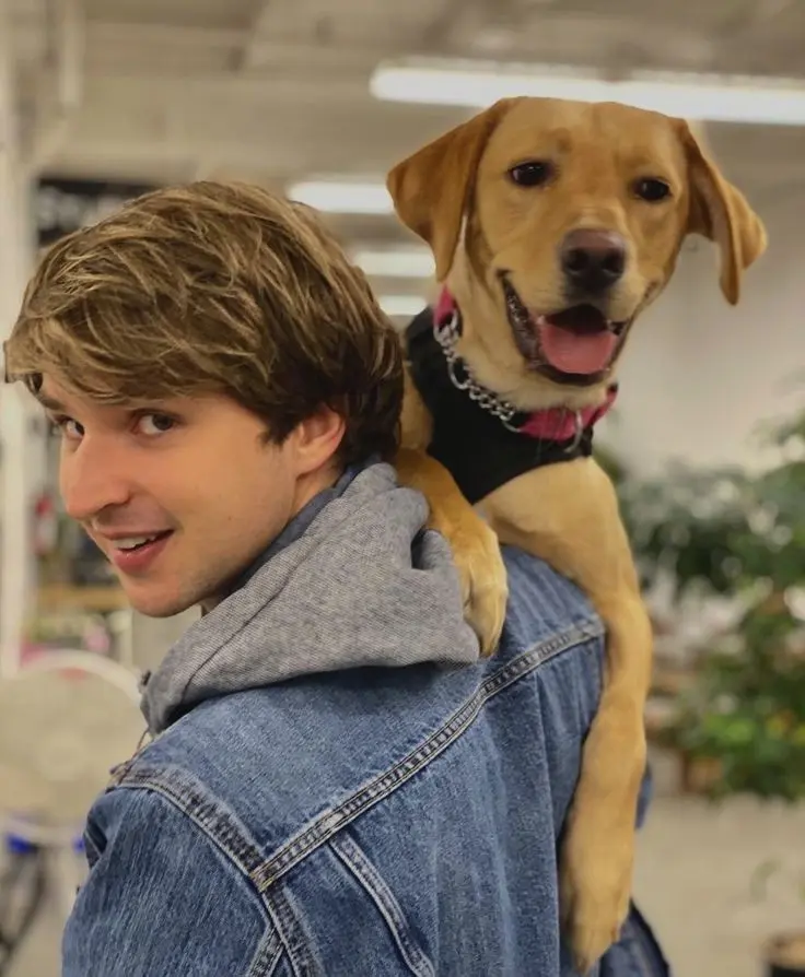 Grayson Maxwell Gurnsey Biography: Age, Net Worth, Wife, Children, Parents, Siblings, Career, Wikipedia, Pictures