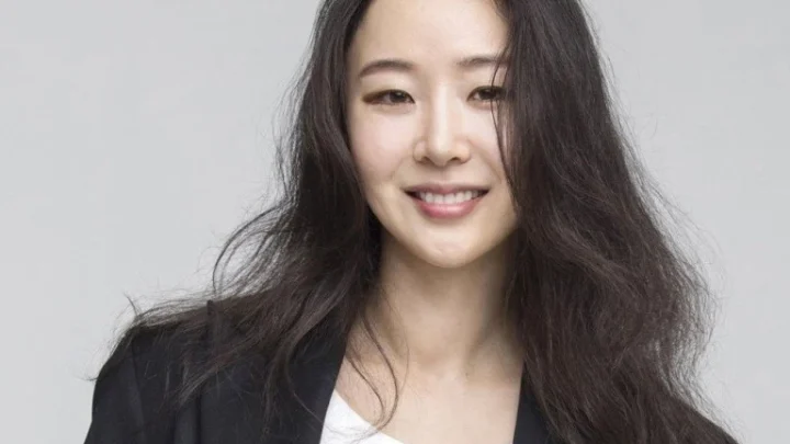 Hee-jin Biography: Age, Net Worth, Parents, Career, Awards, Wikipedia, Pictures