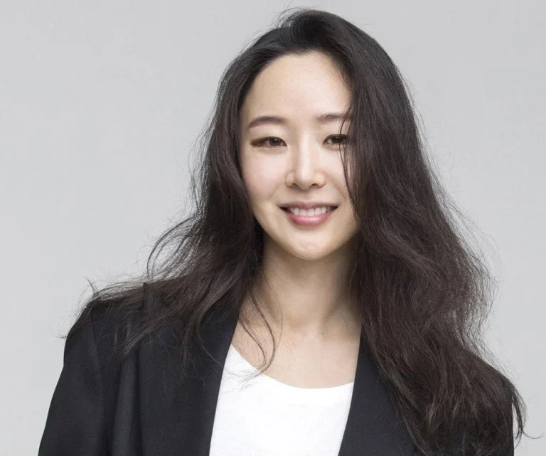 Hee-jin Biography: Age, Net Worth, Parents, Career, Awards, Wikipedia, Pictures