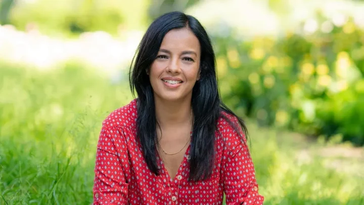 Liz Bonnin Biography: Age, Net Worth, Husband, Children, Parents, Siblings, Wikipedia, Pictures