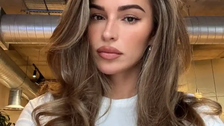 Zara McDermott Biography: Age, Net Worth, Boyfriend, Parents, Siblings, Career, Movies, Documentaries, Height, Pictures