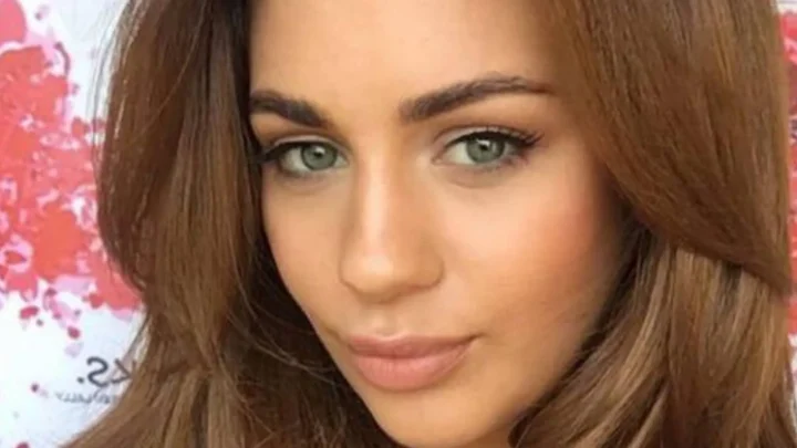 Holly Peers Biography: Age, Net Worth, Instagram, Spouse, Height, Wiki, Parents, Siblings
