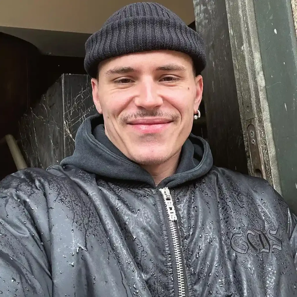 Aron Piper Biography: Age, Net Worth, Height, Girlfriend, Movies, Songs