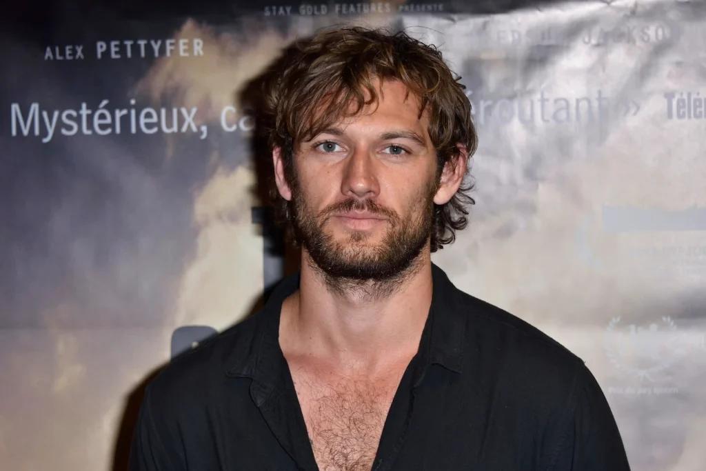 Alex Pettyfer Biography: Wife, Net Worth, Height, Age, Instagram, Parents, Movies, TV Shows