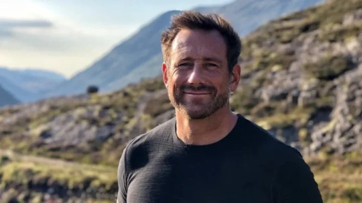 Jason Fox Biography: Age, Net Worth, Instagram, Spouse, Height, Wiki, Parents, Siblings, Songs, Children  