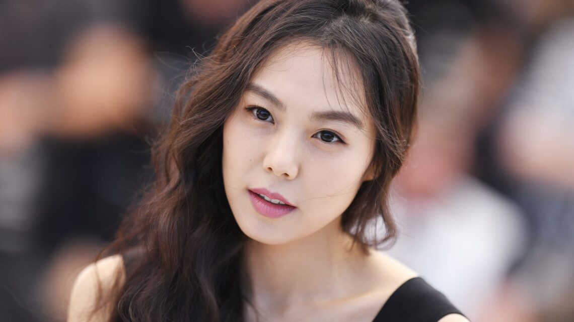 Kim Min-hee Biography: Age, Net Worth, Instagram, Spouse, Height, Wiki, Parents, Siblings, Awards, Movies Kim Min-hee Biography: Age, Net Worth, Instagram, Spouse, Height, Wiki, Parents, Siblings, Awards, Movies