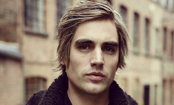 Charlie Simpson Biography: Age, Net Worth, Instagram, Spouse, Height, Wiki, Parents, Siblings, Songs, Awards, Children