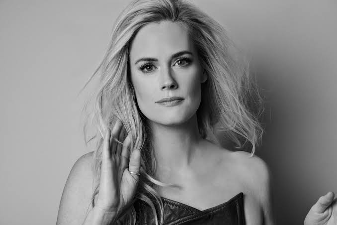 Abigail Hawk Biography: Age, Net Worth, Instagram, Spouse, Height, Wiki, Parents, Siblings, Movies