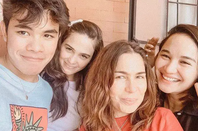 Meet Kristine Hermosa Parents: Maria Alma Hermosa-Orille and Maximillian Orille.