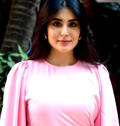 Kritika Kamra Biography: Age, Net Worth, Instagram, Spouse, Height, Wiki, Parents, Siblings, Movies
