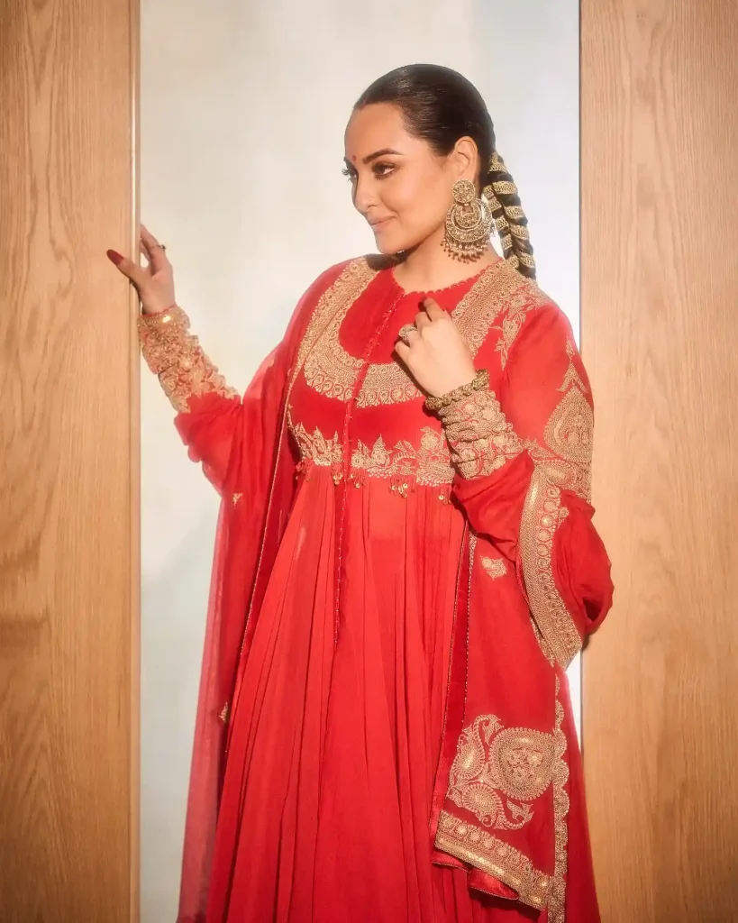 Sonakshi Sinha Biography: Age, Net Worth, Instagram, Spouse, Height, Wiki, Parents, Siblings, Movies, Awards
