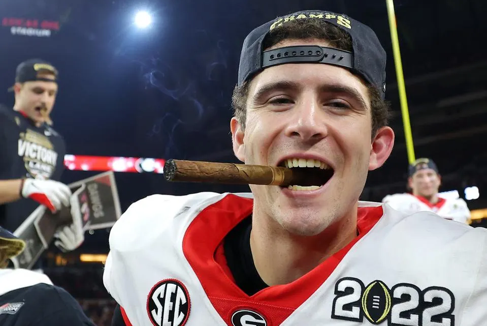 Stetson Bennett Biography: Wife, Children, Age, Net Worth, Parents, Club, Salary, Instagram, Football News, Wiki Stetson Bennett Biography: Wife, Children, Age, Net Worth, Parents, Club, Salary, Instagram, Football News, Wiki