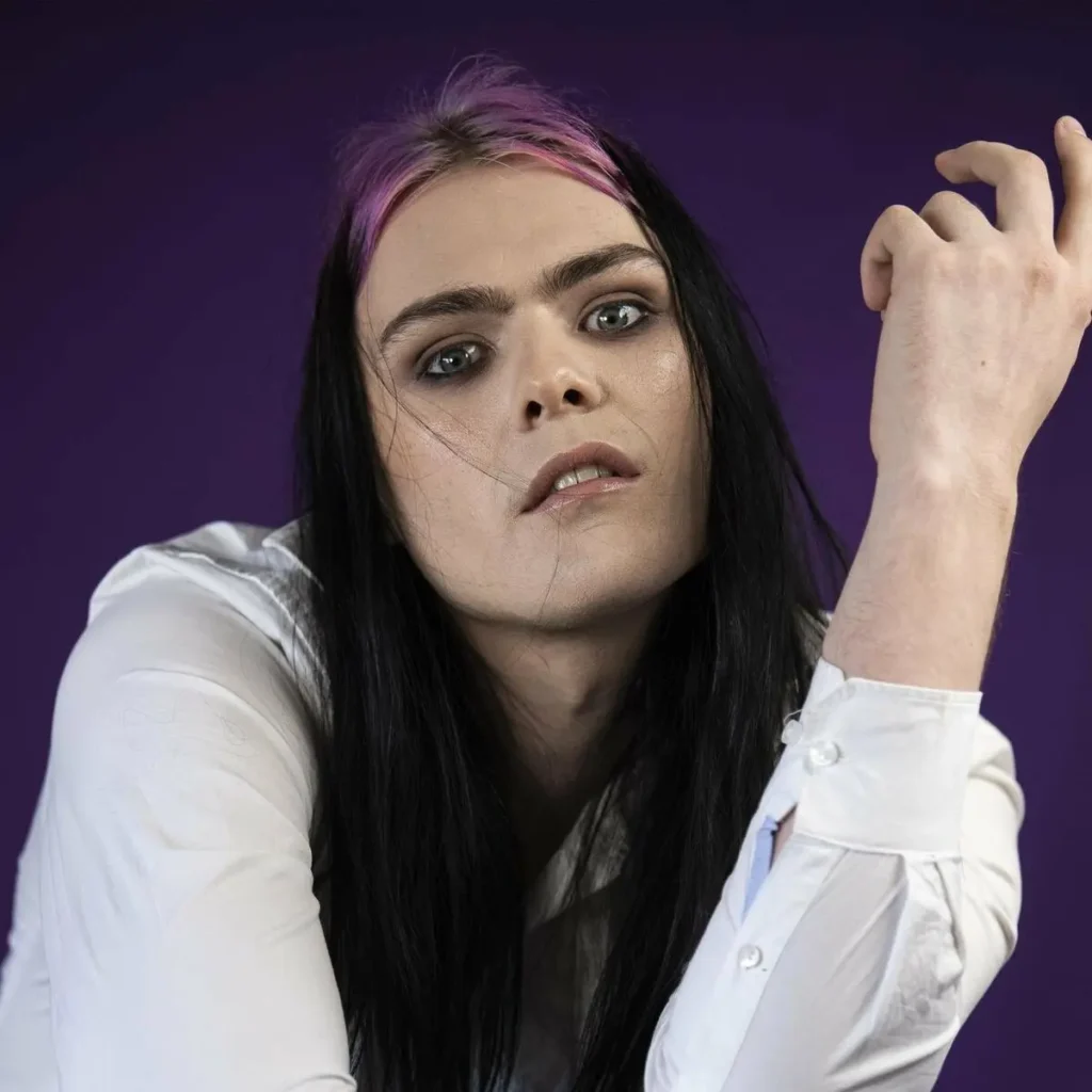 Kim Dracula Biography: Age, Net Worth, Height, Instagram, Parents, Siblings, Songs, Wiki