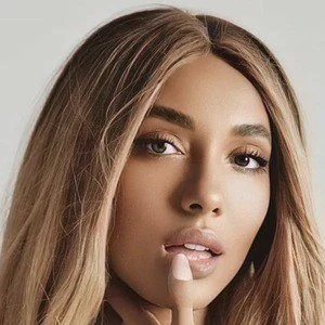 Mary Senn Biography: Age, Boyfriend, Net Worth, Height, YouTube, Wikipedia, Instagram