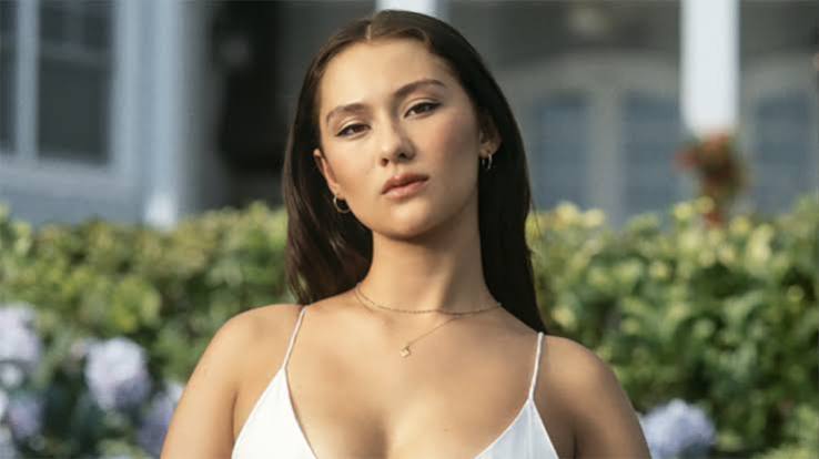Lola Tung Biography: Boyfriend, Age, Movies, Net Worth, Pictures