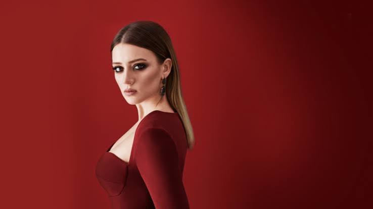 Gizem Karaca Biography: Age, Net Worth, Instagram, Spouse, Height, Wiki, Parents, Siblings, Movies, Awards
