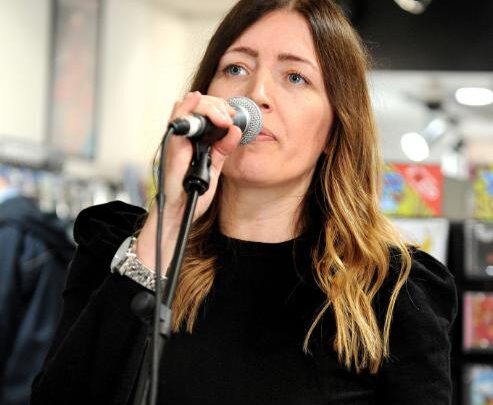 Jacqui Abbott Biography: Age, Net Worth, Instagram, Spouse, Height, Wiki, Parents, Siblings, Children, Songs