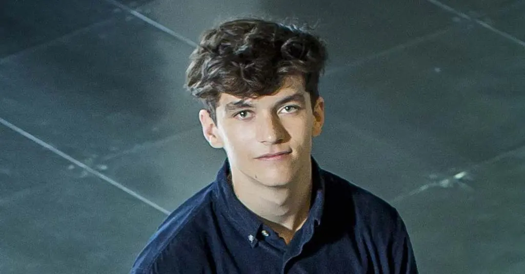 Fionn Whitehead Biography: Movies, Age, Net Worth, Parents, Instagram, Height, Siblings