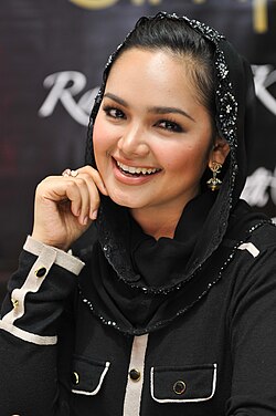 Siti Nurhaliza Biography: Age, Net Worth, Instagram, Spouse, Height, Wiki, Parents, Siblings, Children, Awards