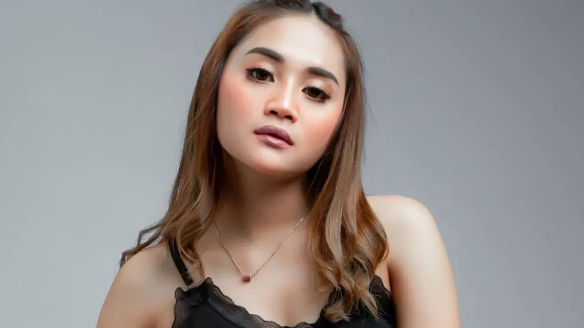 Mala Agatha Biography: Age, Songs, Net Worth, Instagram, Wikipedia, Height, Husband, YouTube