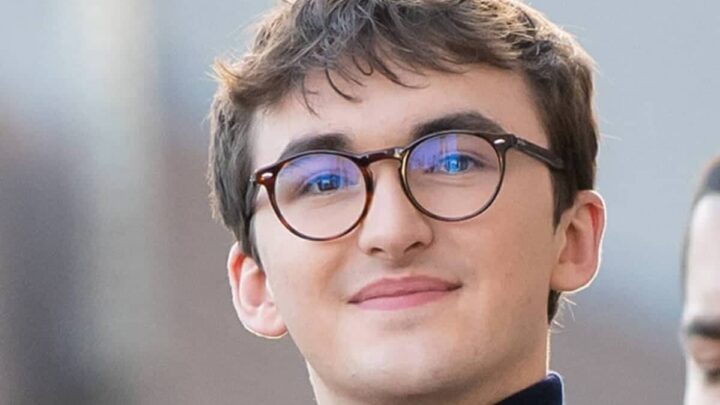Isaac Hempstead Wright Biography: Age, Wife, Wikipedia, Net Worth, Movies & TV Shows, Siblings, Height, Parents