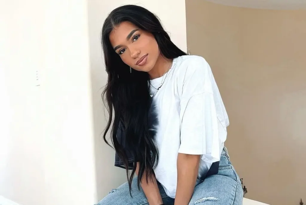 Aisha Mian Biography: Age, Boyfriend, Net Worth, Height, TikTok, Parents, Twin