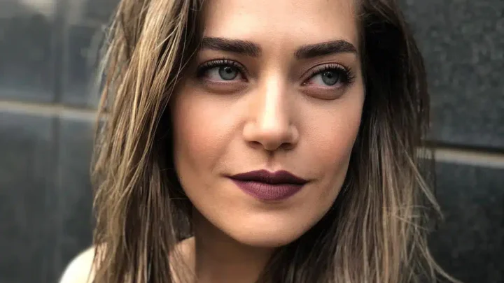 Oznur Serceler Biography: Age, Net Worth, Instagram, Spouse, Height, Wiki, Parents, Siblings, Children, Movies