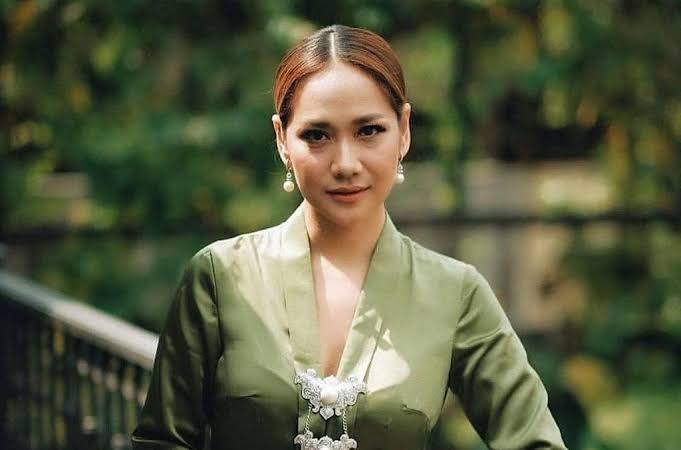 Bunga Citra Lestari Biography: Age, Net Worth, Instagram, Spouse, Height, Wiki, Parents, Siblings, Children, Awards