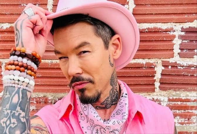 David Bromstad Biography: Age, Net Worth, Instagram, Spouse, Height, Wiki, Parents, Siblings, Occupation
