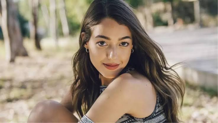 Dilan Cicek Deniz Biography: Age, Net Worth, Instagram, Spouse, Height, Wiki, Parents, Siblings, Children, Awards, Movies