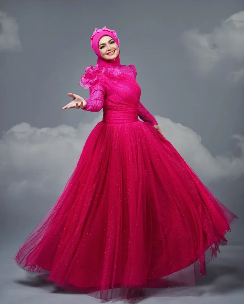 Siti Nurhaliza Biography: Age, Net Worth, Instagram, Spouse, Height, Wiki, Parents, Siblings, Children, Awards
