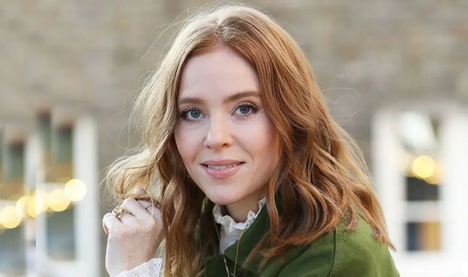 Angela Scanlon Biography: Age, Net Worth, Wikipedia, Pictures, Husband, Nationality