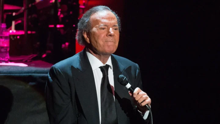Julio Iglesias Biography: Songs, Awards, Age, Children, Net Worth, Wife, Siblings, Parents