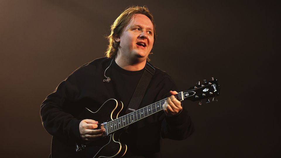 Lewis Capaldi Biography: Age, Net Worth, Songs, Instagram, Height, Siblings, Parents, Wiki