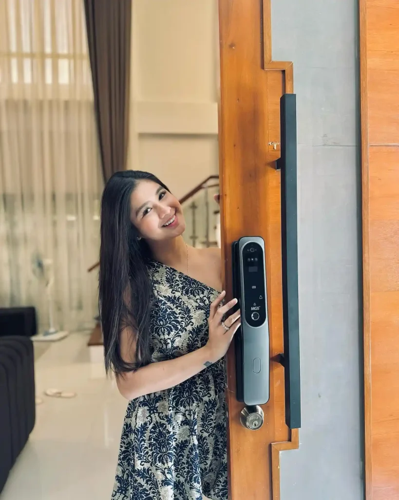 Kim Rodriguez Biography: Age, Net Worth, Instagram, Spouse, Height, Wiki, Parents, Siblings, Children, Movies