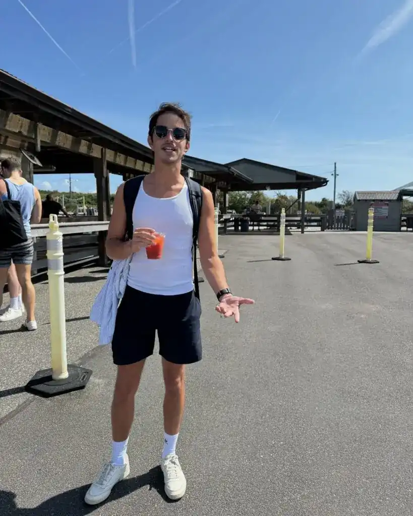 Ian Paget Biography: Age, Net Worth, Instagram, Spouse, Height, Movies, Parents, Sister, Awards