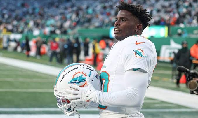 Tyreek Hill Biography: Wife, Net Worth, Age, Speed, Wiki, Weight, Kids, Contract