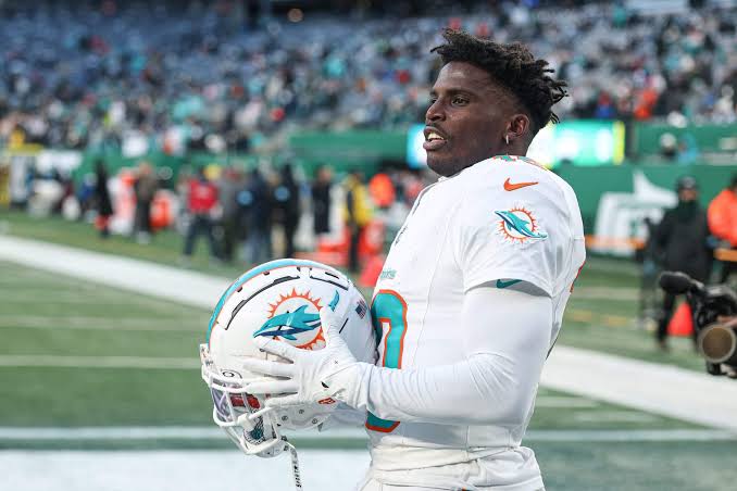 Tyreek Hill Biography: Wife, Net Worth, Age, Speed, Wiki, Weight, Kids, Contract