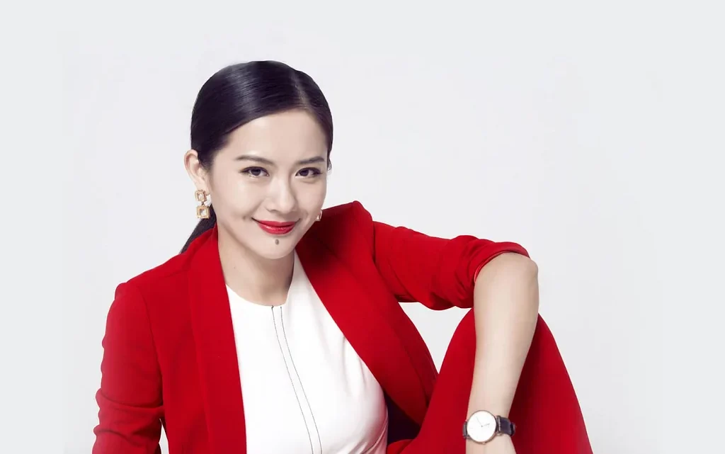 Yi He Biography: Age, Binance, Net Worth, Husband, Children, Height, Parents, Wiki