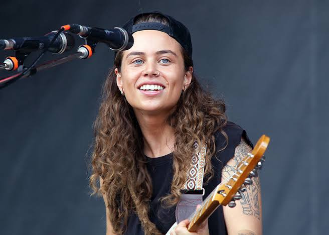 Tash Sultana Biography: Age, Net Worth, Instagram, Spouse, Height, Wiki, Parents, Siblings, Children, Awards