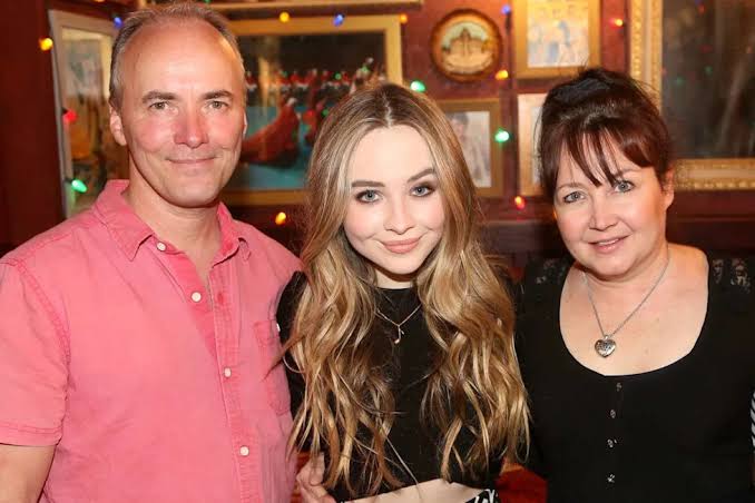 Who are Sabrina Carpenter’s Parents? Meet David Carpenter and Elizabeth Carpenter