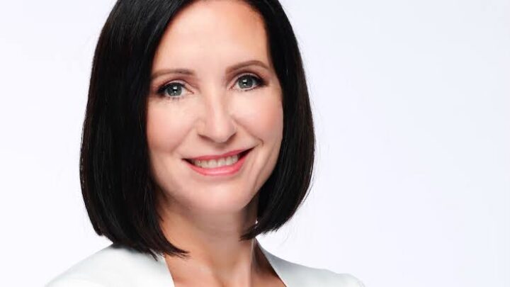 Amanda Lang Biography: Age, Net Worth, Instagram, Spouse, Height, Wiki, Parents, Siblings, Children