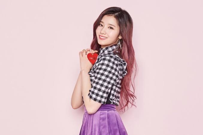 Minatozaki Sana Bio: Age, Net Worth, Instagram, Spouse, Height, Wiki, Parents, Siblings, Controversy, Songs, Movies, Awards