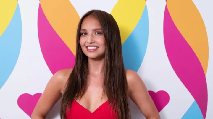 Dennis Wise’s Daughter Amber Wise Biography: Controversy, Boyfriend, Age, Parents, Net Worth, Siblings, Height, Films
