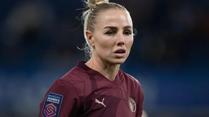 Alex Greenwood Biography: Husband, Age, Stats, Net Worth, Salary, Height, Transfer