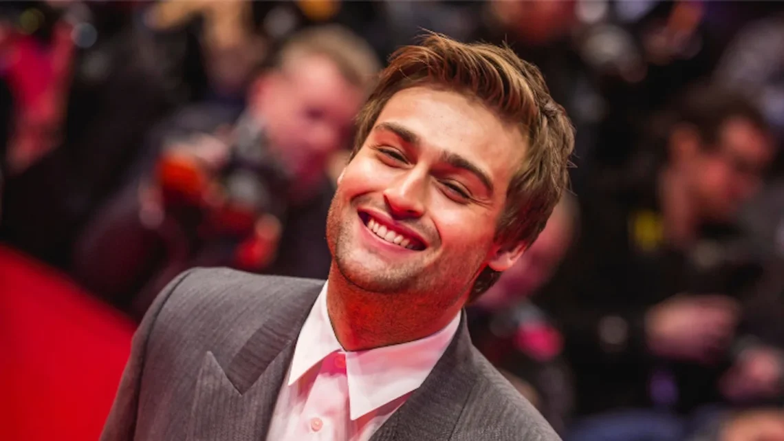 Douglas Booth Biography: Girlfriend, Siblings, Age, Net Worth, Parents, Children, Height, Wikipedia, Movies, Awards