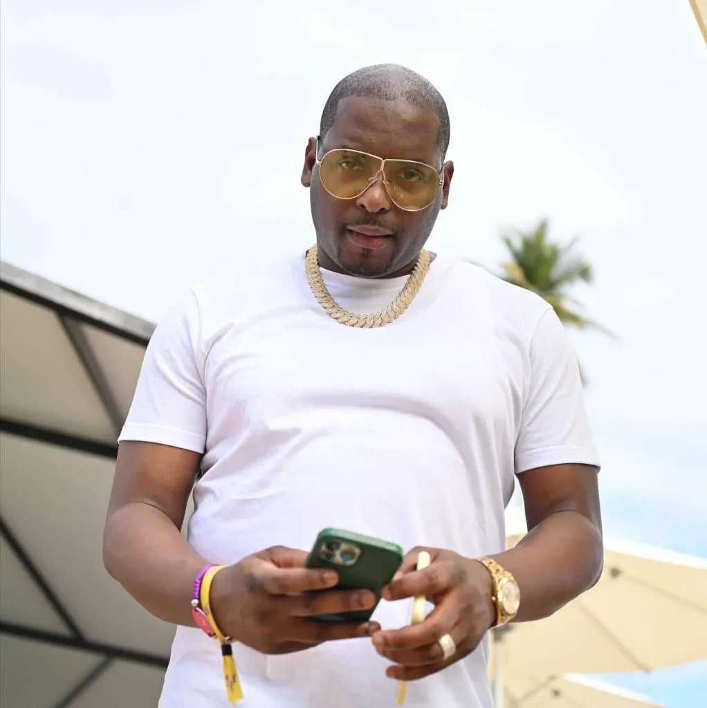 DJ Self Biography: Girlfriend, Net Worth, Siblings, Age, Parents, Height, Child