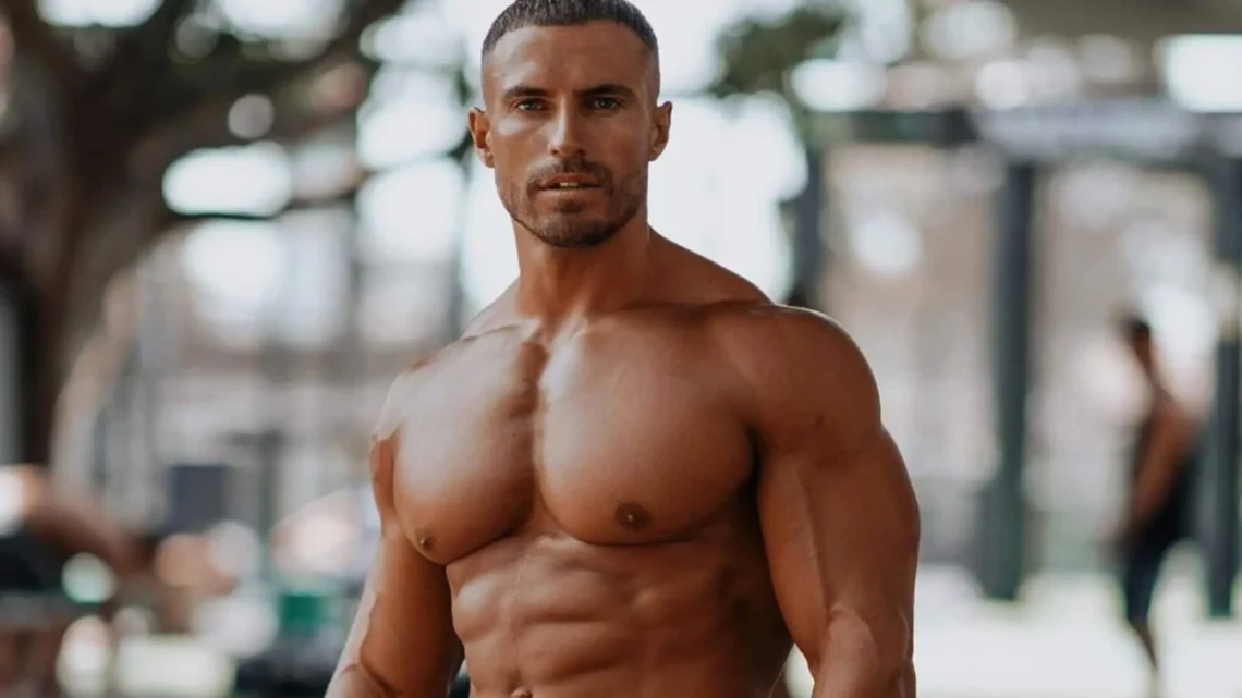 Mike Thurston Biography: Age, Girlfriend, Net Worth, Height, YouTube, Parents, Siblings