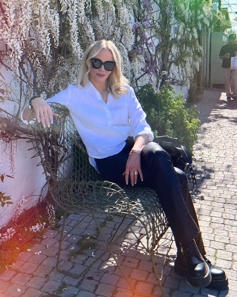Lauren Holly Biography: TV Series, Age, Net Worth, Parents, Height, Siblings, Children, Movies, Husband